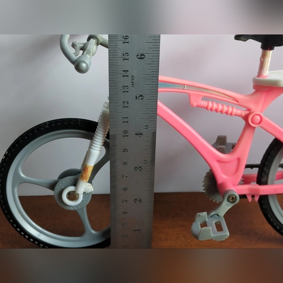 Vintage 2000s Pink Barbie Bike - Picture 7 of 8